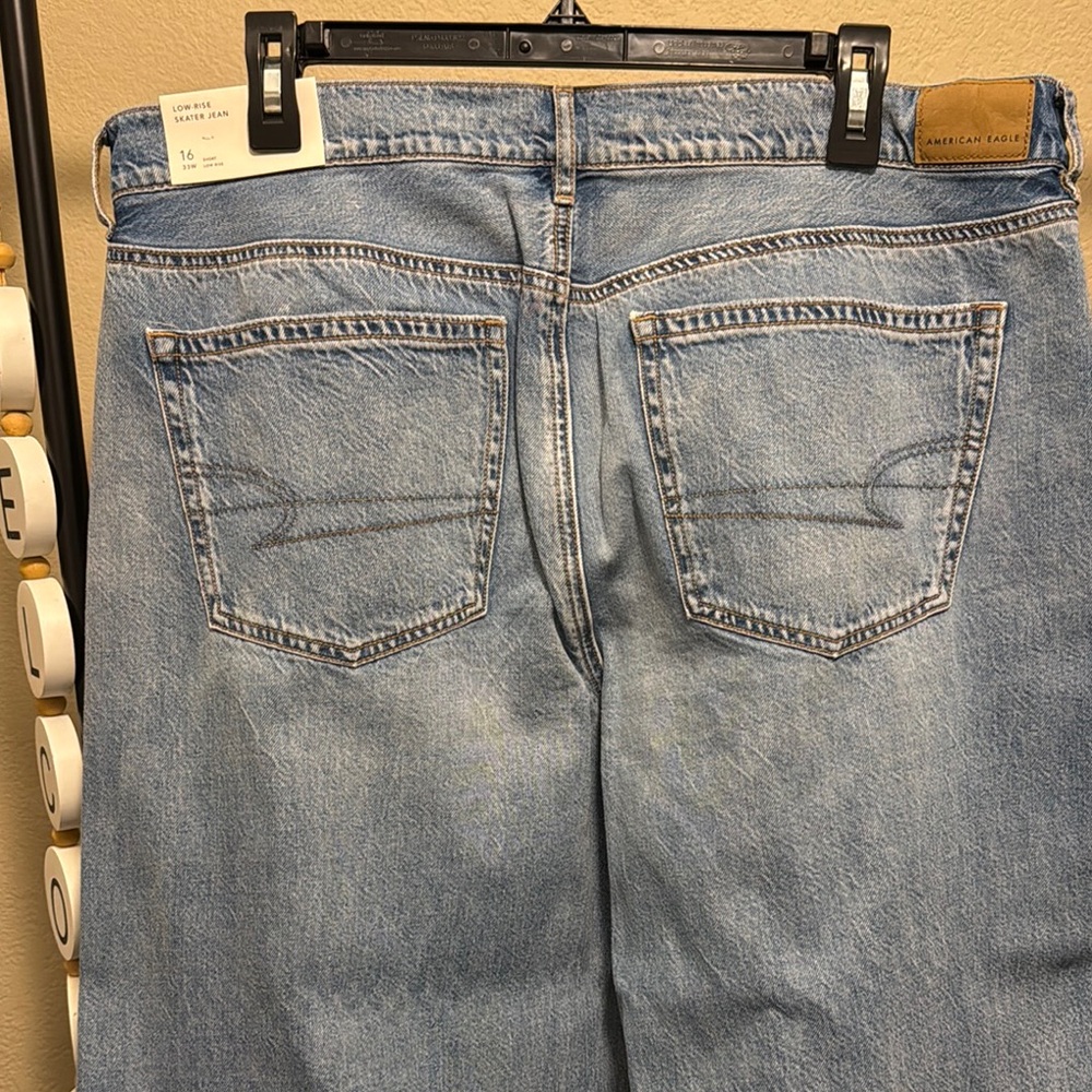 Women’s American Eagle Low Rise Skater Jeans